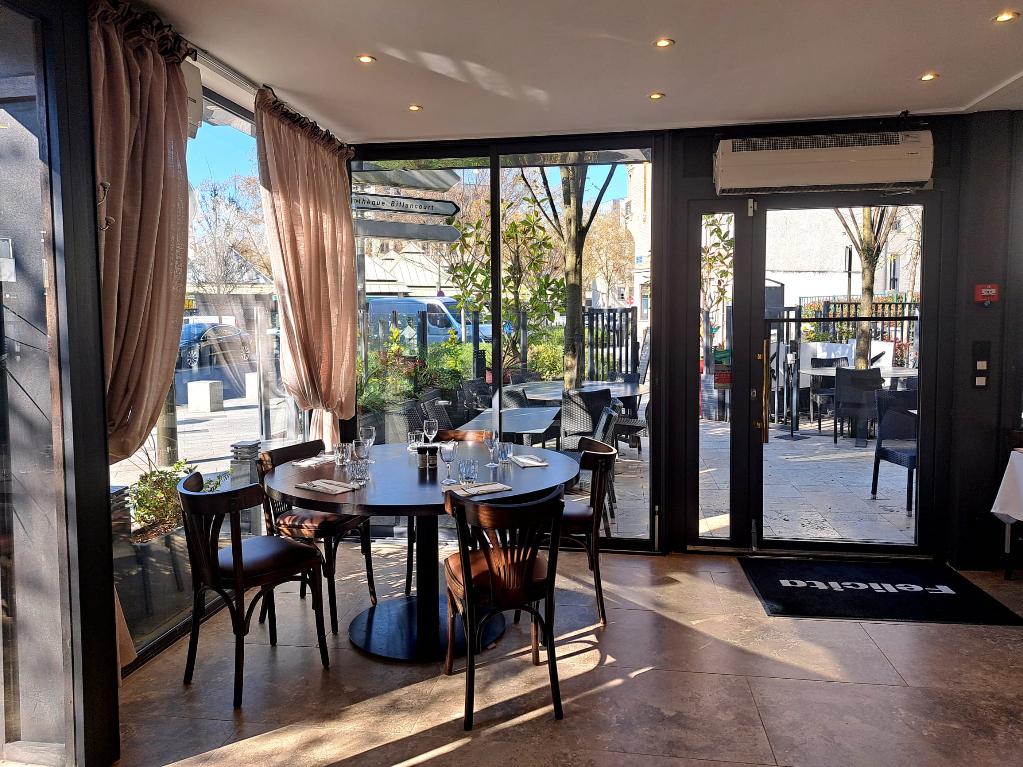 Vue d’ambiance générale du restaurant